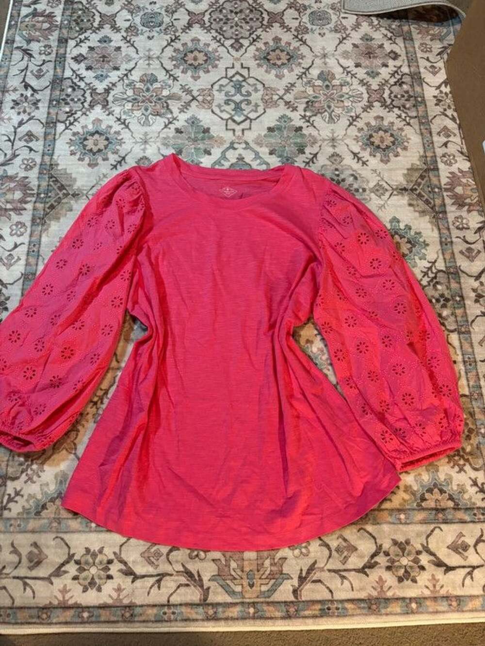 St. John’s Bay Top with cute detail sleeve size M